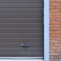 Wat is het meest voorkomende materiaal voor garagedeuren?